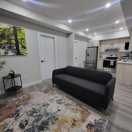 Luxury Suite In Calgary Nw Zewnętrze zdjęcie