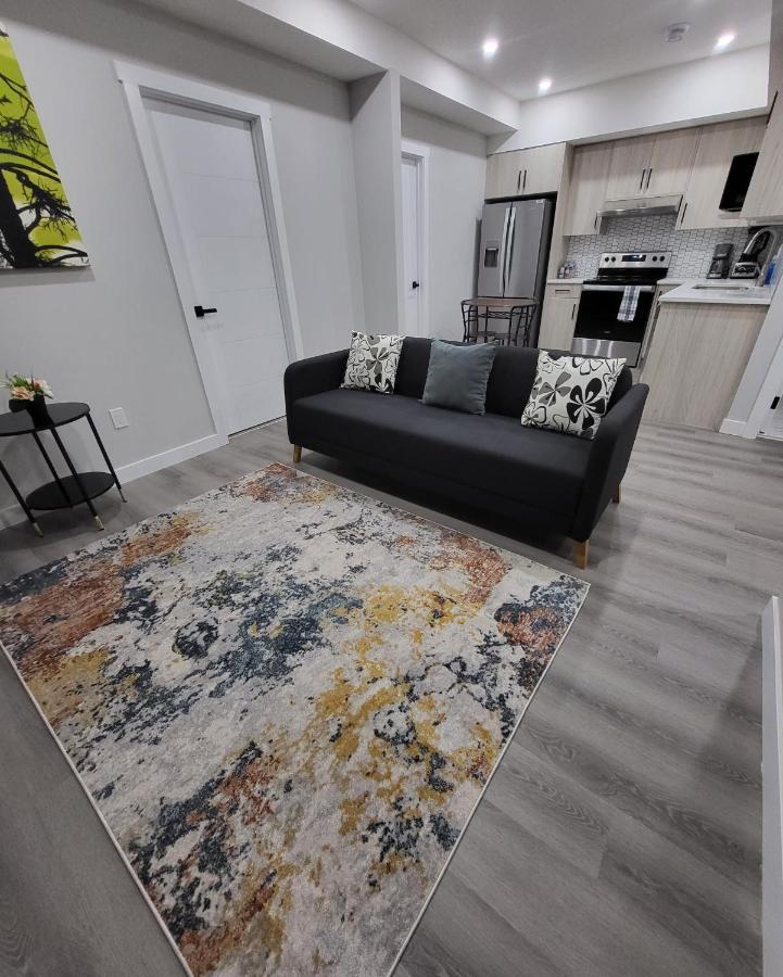 Luxury Suite In Calgary Nw Zewnętrze zdjęcie