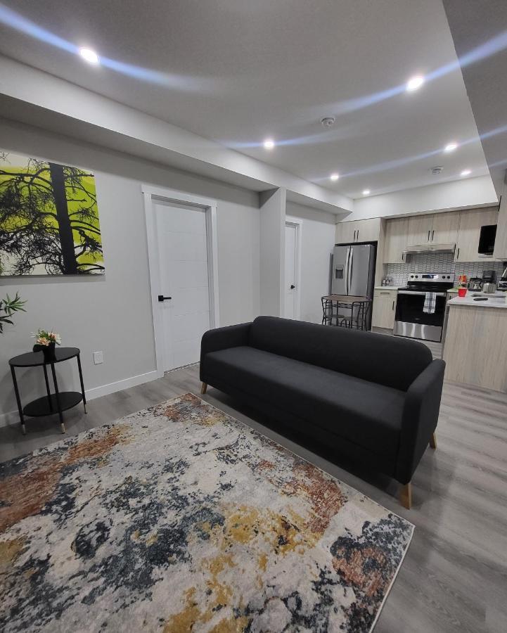 Luxury Suite In Calgary Nw Zewnętrze zdjęcie