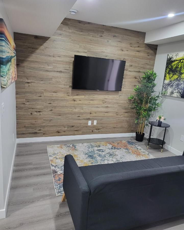 Luxury Suite In Calgary Nw Zewnętrze zdjęcie
