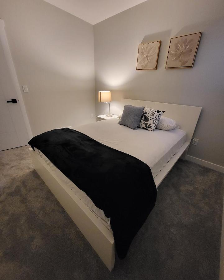 Luxury Suite In Calgary Nw Zewnętrze zdjęcie