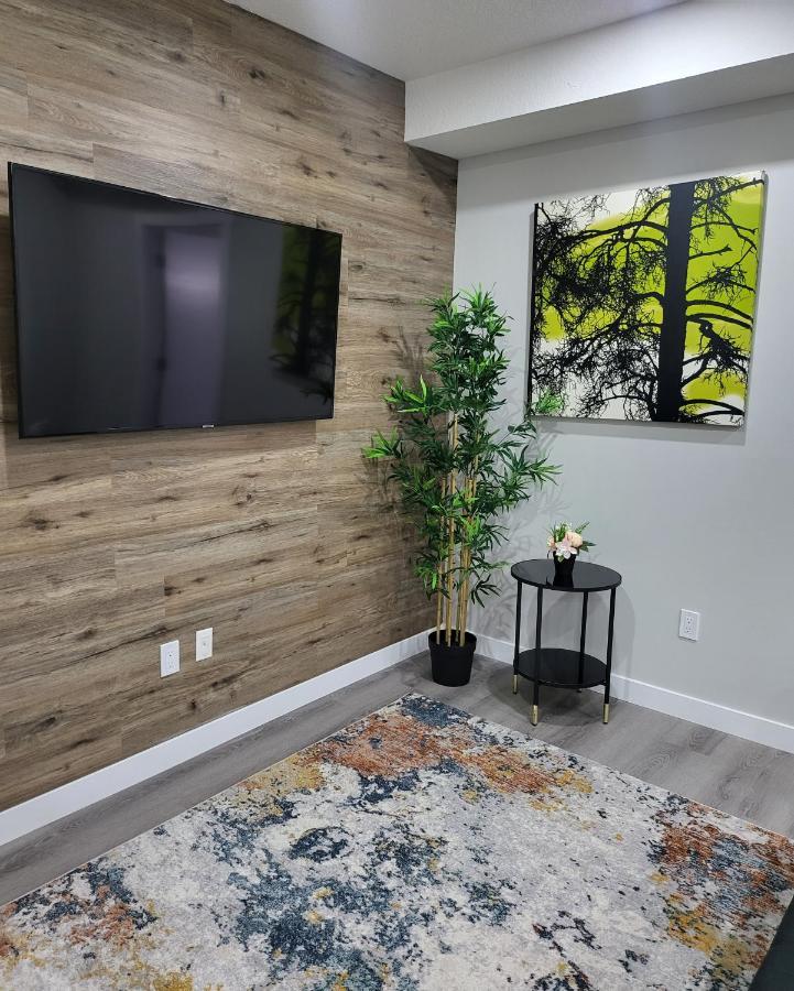 Luxury Suite In Calgary Nw Zewnętrze zdjęcie