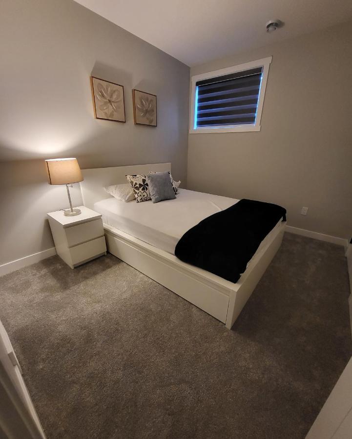Luxury Suite In Calgary Nw Zewnętrze zdjęcie
