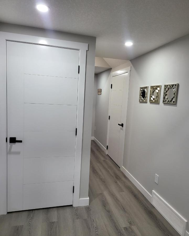 Luxury Suite In Calgary Nw Zewnętrze zdjęcie