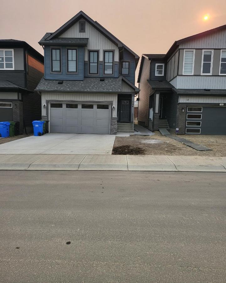 Luxury Suite In Calgary Nw Zewnętrze zdjęcie