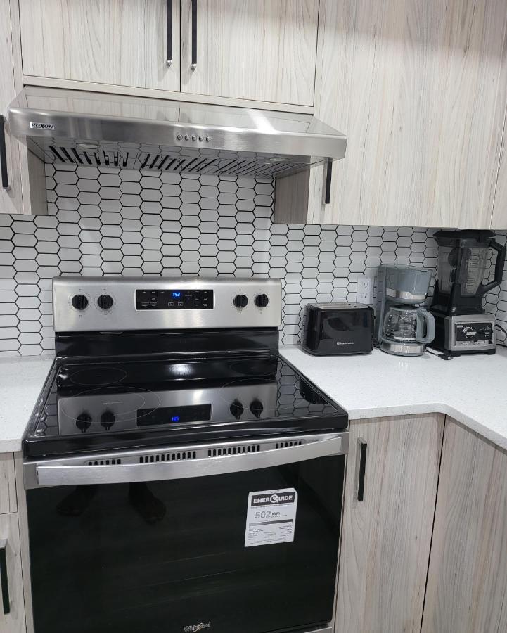 Luxury Suite In Calgary Nw Zewnętrze zdjęcie