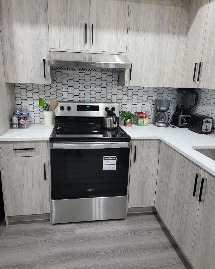 Luxury Suite In Calgary Nw Zewnętrze zdjęcie