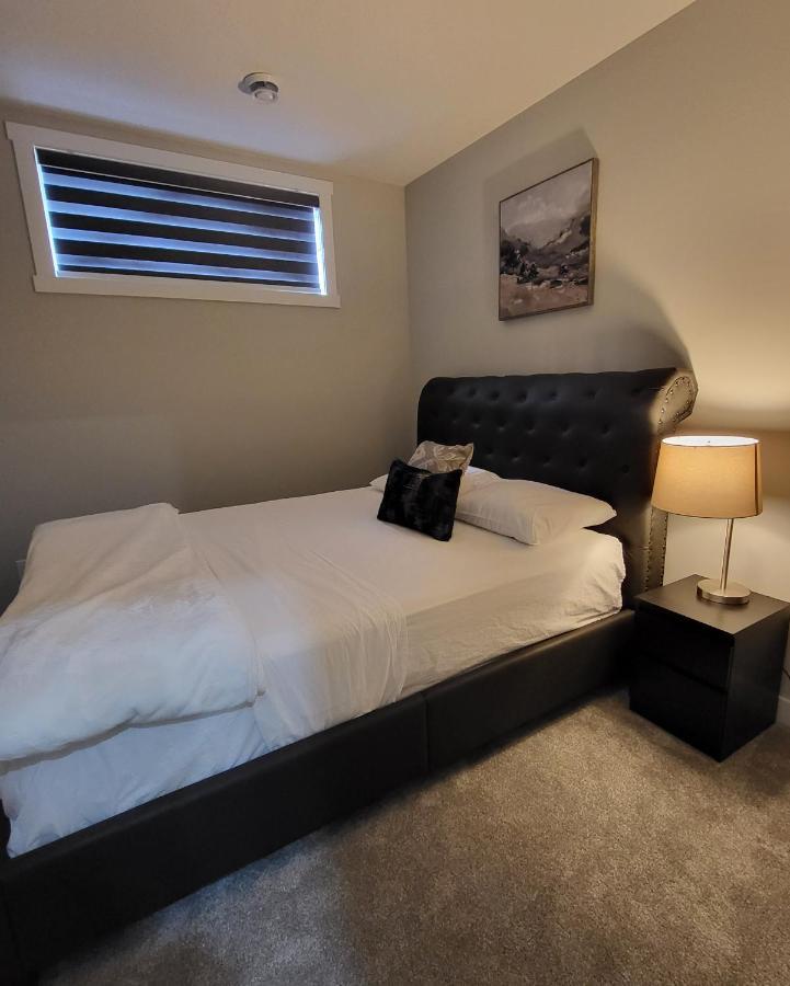 Luxury Suite In Calgary Nw Zewnętrze zdjęcie