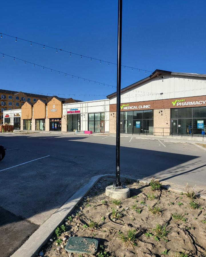Luxury Suite In Calgary Nw Zewnętrze zdjęcie