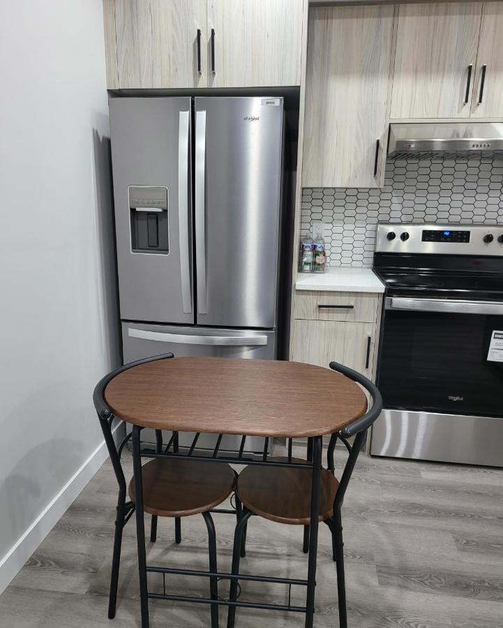Luxury Suite In Calgary Nw Zewnętrze zdjęcie