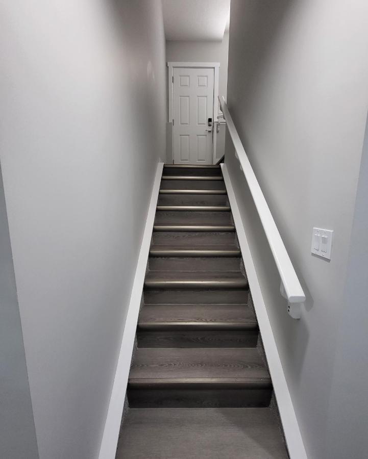 Luxury Suite In Calgary Nw Zewnętrze zdjęcie