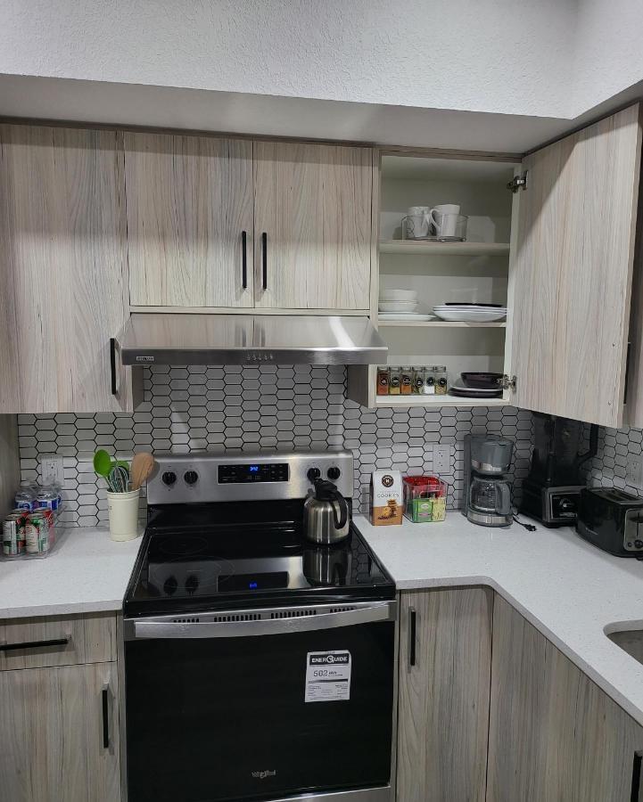Luxury Suite In Calgary Nw Zewnętrze zdjęcie