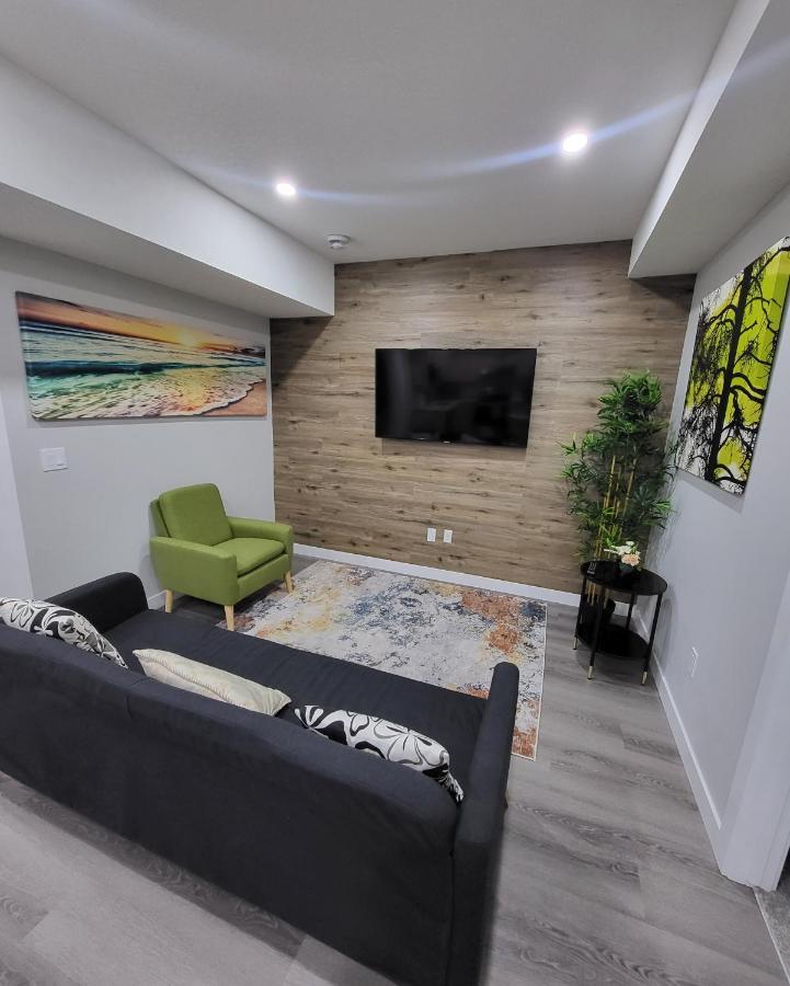 Luxury Suite In Calgary Nw Zewnętrze zdjęcie